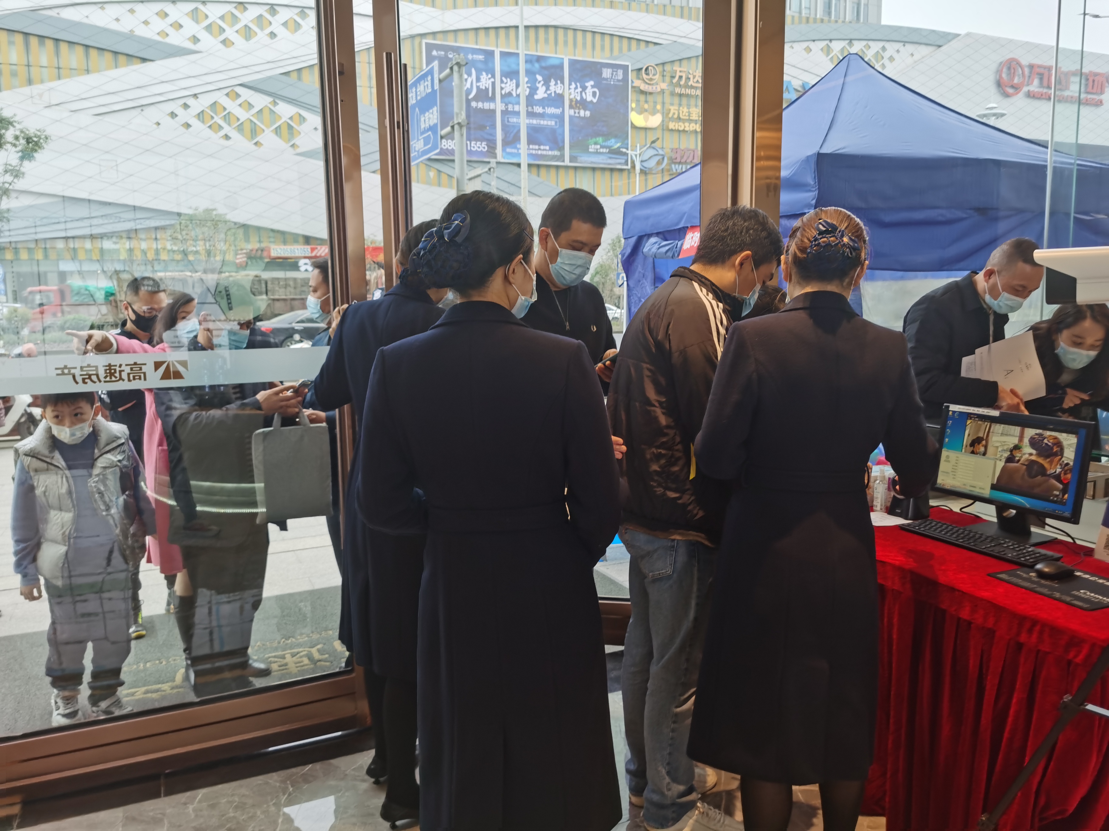 1640222272971348.jpg 凍資火爆,做好疫情防控工作.jpg