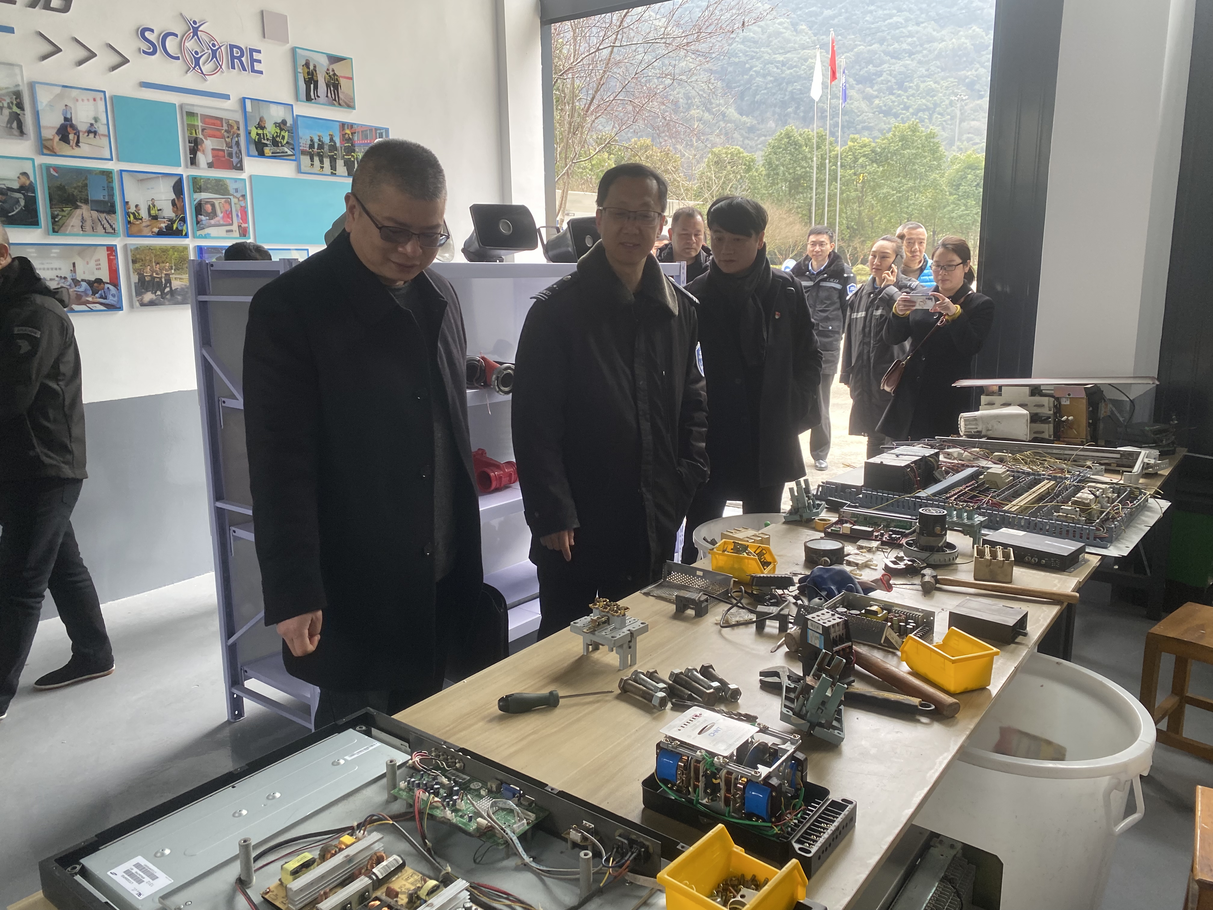 1677456904762860.jpg 實(shí)操室參觀(guān)林玲攝.jpg